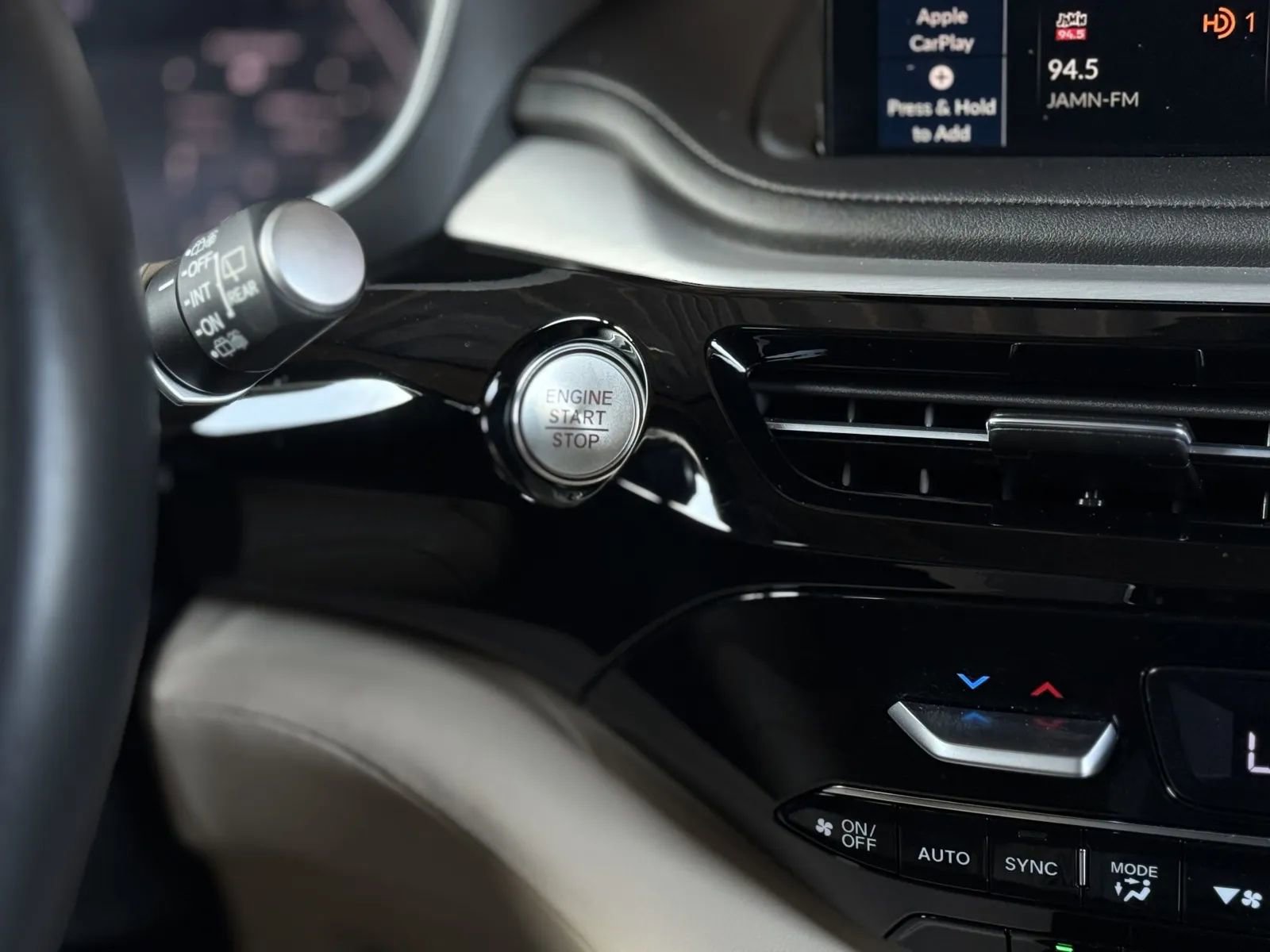 Used 2025 Acura MDX SH-AWD w/ Technology Package image 32