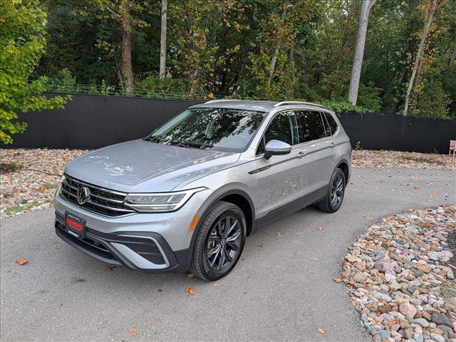 Certified 2022 Volkswagen Tiguan SE AWD/4WD image 1