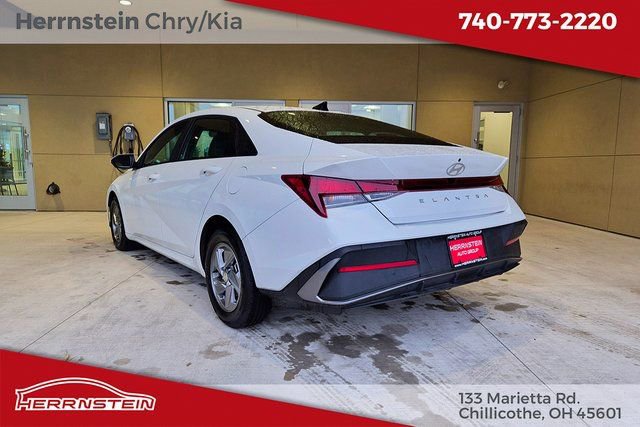 Used 2024 Hyundai Elantra SE image 5