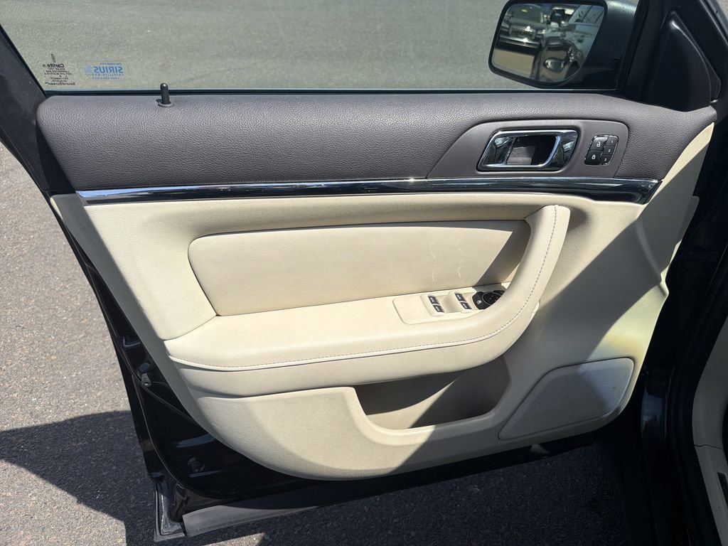 Used 2013 Lincoln MKS AWD image 10