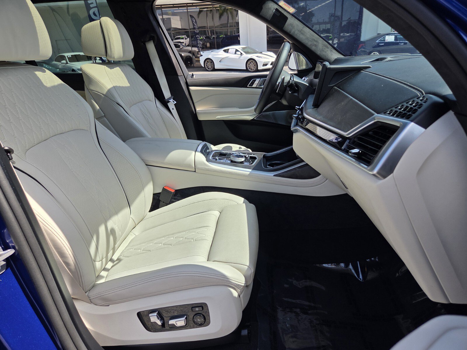 Used 2026 BMW X7 M60i AWD/4WD image 17
