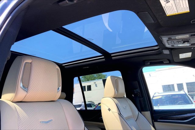 Used 2021 Cadillac Escalade Premium Luxury AWD/4WD image 21