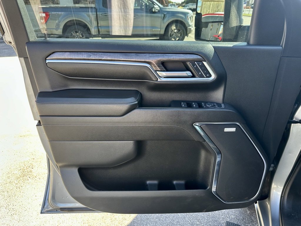 Used 2024 Chevrolet Silverado 3500 LTZ w/ LTZ Texas Edition image 27