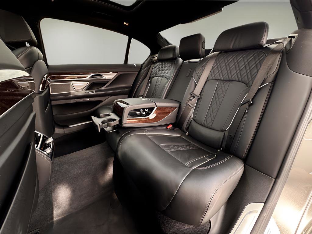 Used 2022 BMW 750i xDrive w/ M Sport Package AWD/4WD image 21