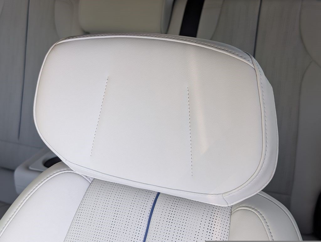 Certified 2025 Cadillac Optiq Luxury 2 AWD/4WD image 14