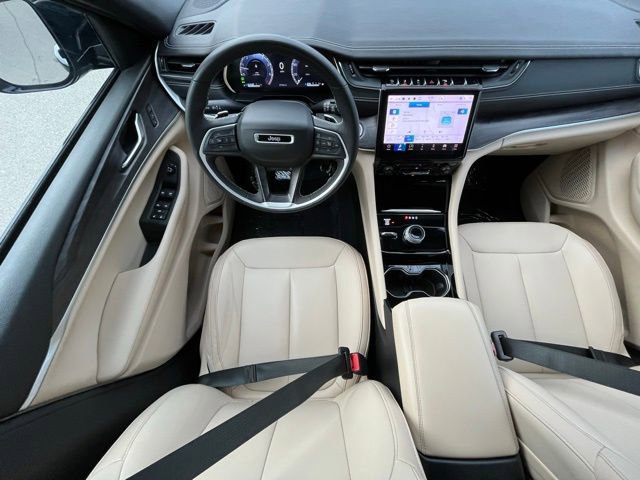Used 2023 Jeep Grand Cherokee Limited image 24