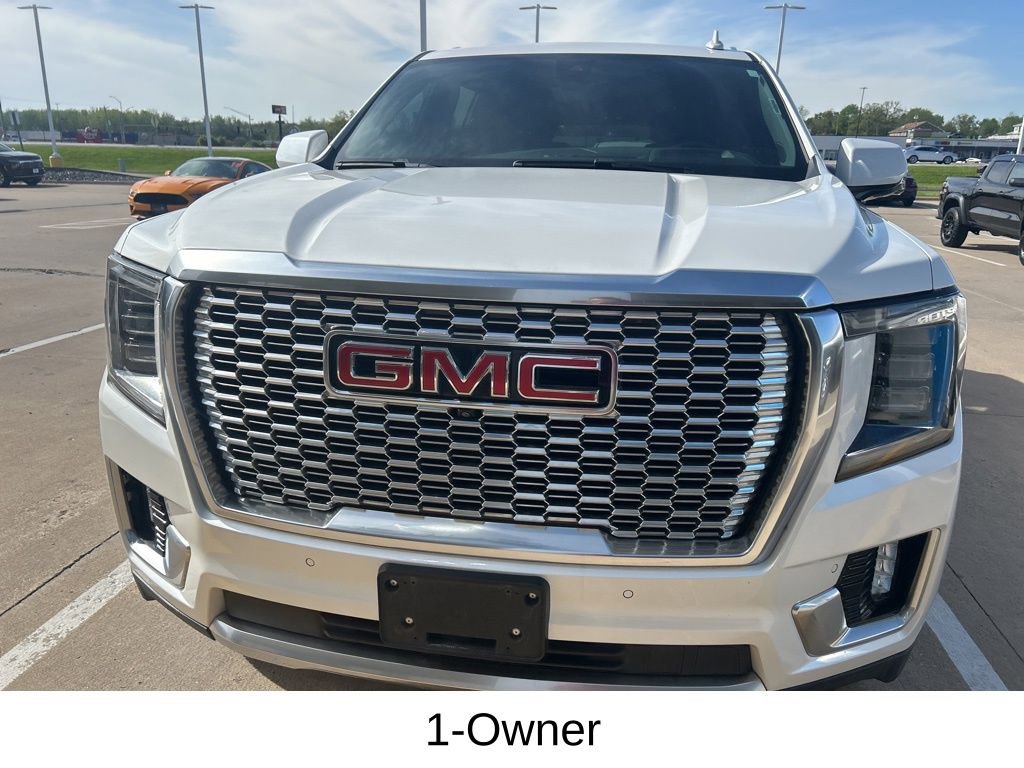 Used 2021 GMC Yukon XL Denali w/ Denali Premium Package AWD/4WD image 3