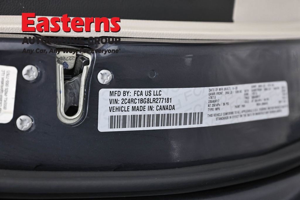Used 2020 Chrysler Pacifica Touring-L FWD image 38