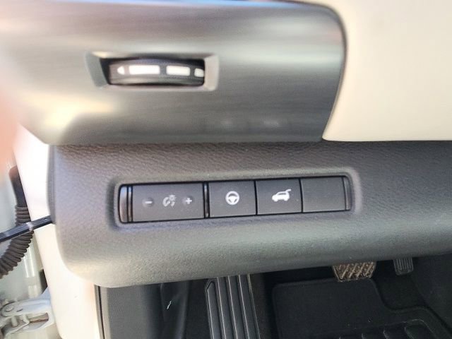 Used 2024 Nissan Pathfinder SL w/ Black Appearance Package image 28