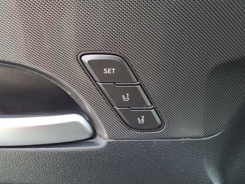 Used 2023 Hyundai Santa Fe Limited AWD/4WD image 29