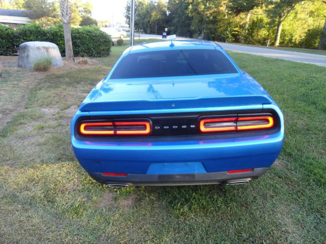 Used 2019 Dodge Challenger SXT image 6