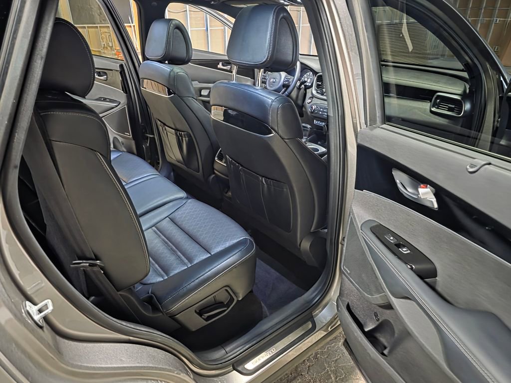 Used 2016 Kia Sorento SX image 23