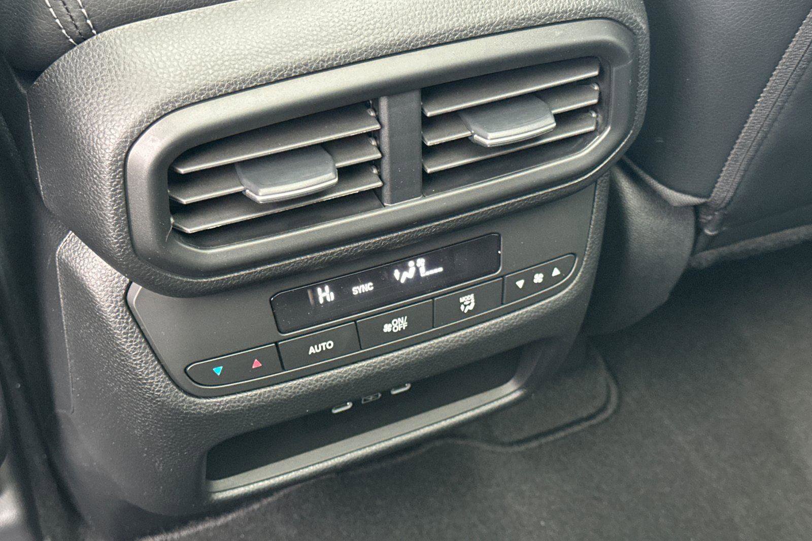 New 2025 Honda Pilot Touring image 14