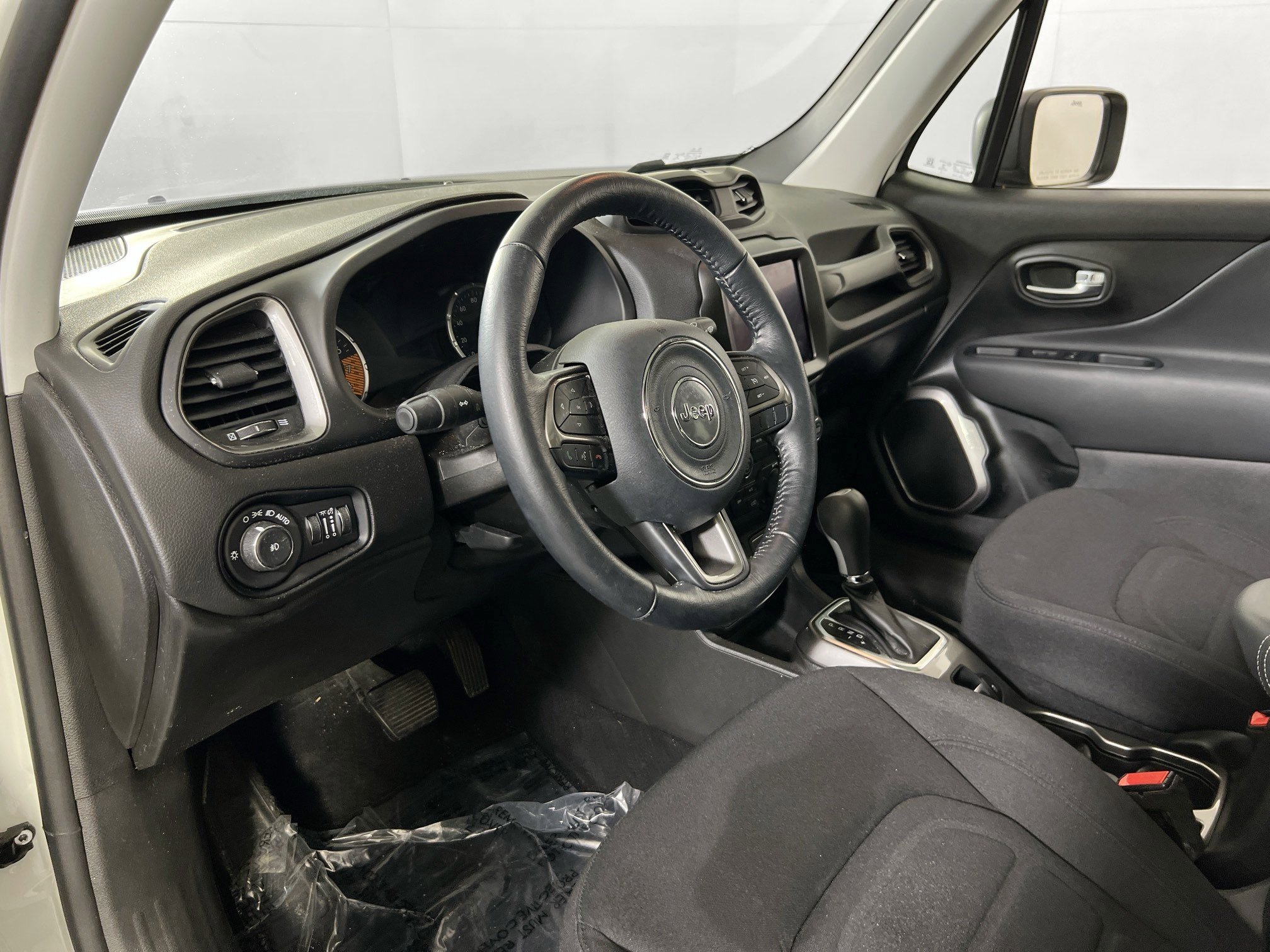 Used 2022 Jeep Renegade Latitude w/ Sun/Sound Group AWD/4WD image 9