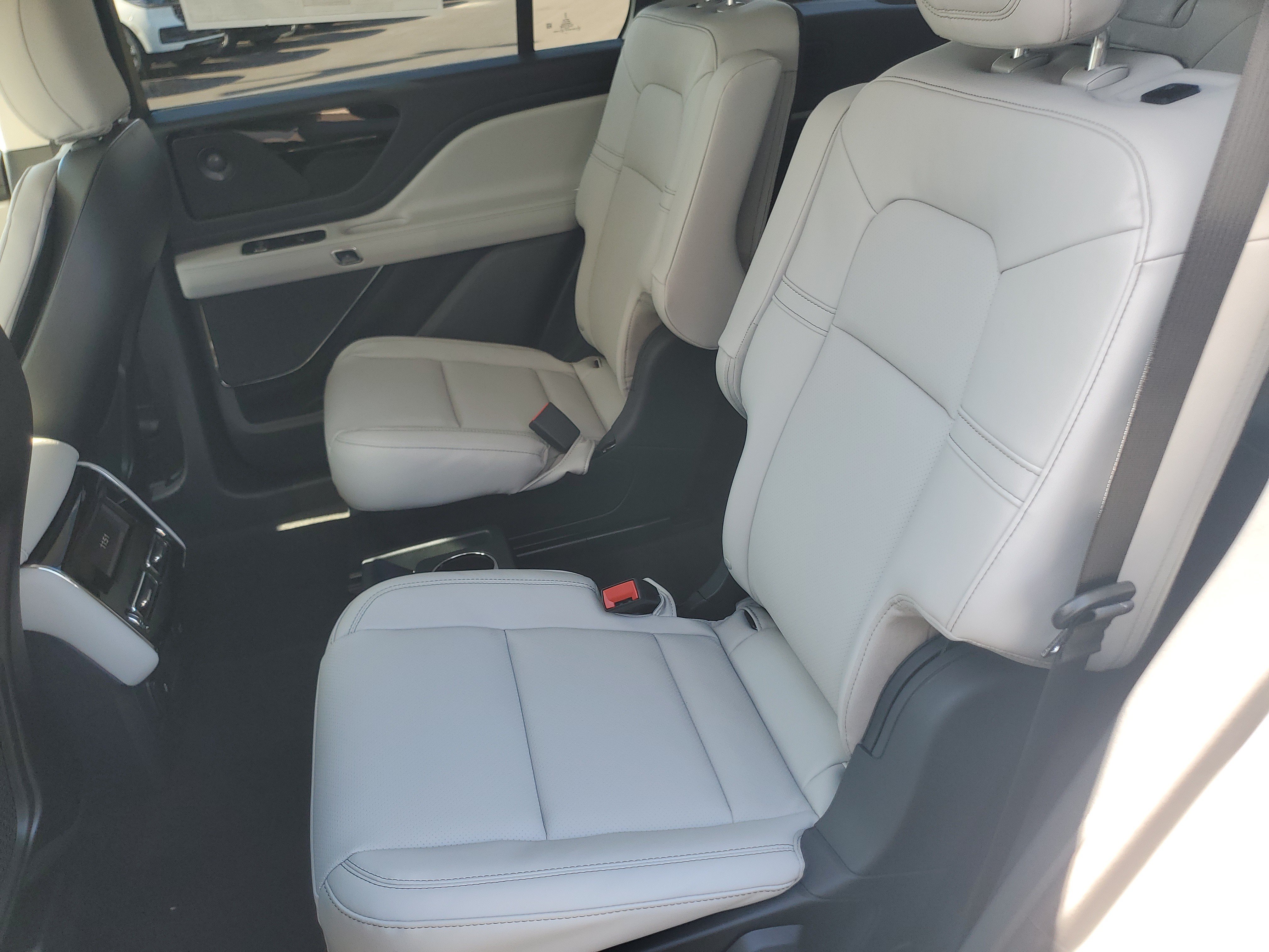 New 2027 Lincoln Aviator AWD image 27