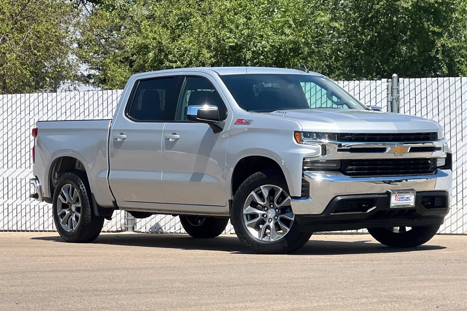 Used 2021 Chevrolet Silverado 1500 LT w/ Z71 Off-Road Package AWD/4WD image 2