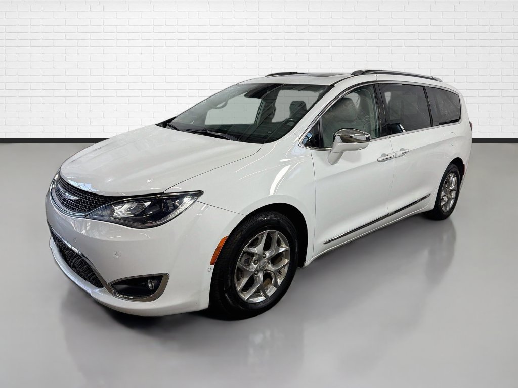 Used 2017 Chrysler Pacifica Limited w/ UConnect Theater Package FWD image 5