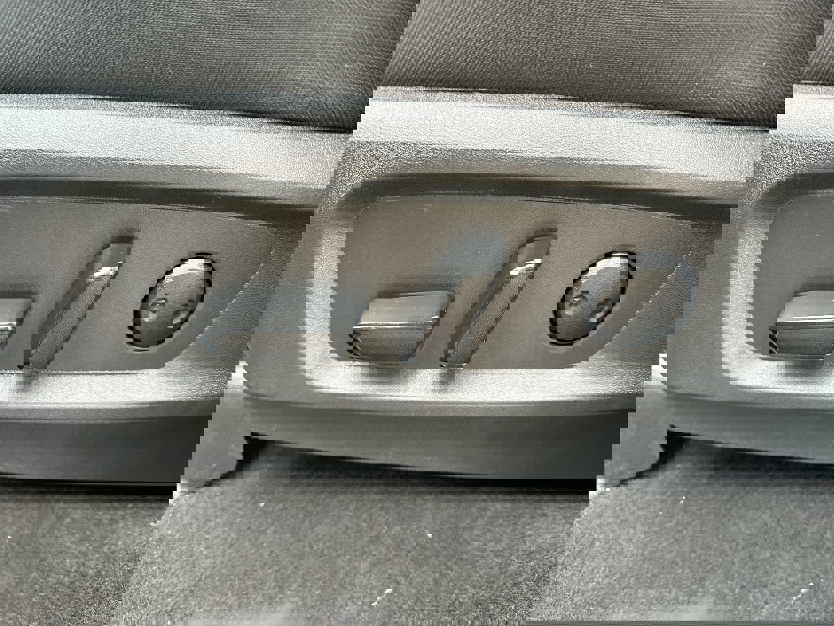 Used 2024 Nissan Pathfinder SV image 12