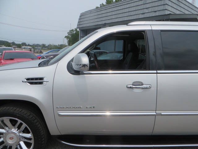 Used 2013 Cadillac Escalade EXT Luxury AWD/4WD image 45