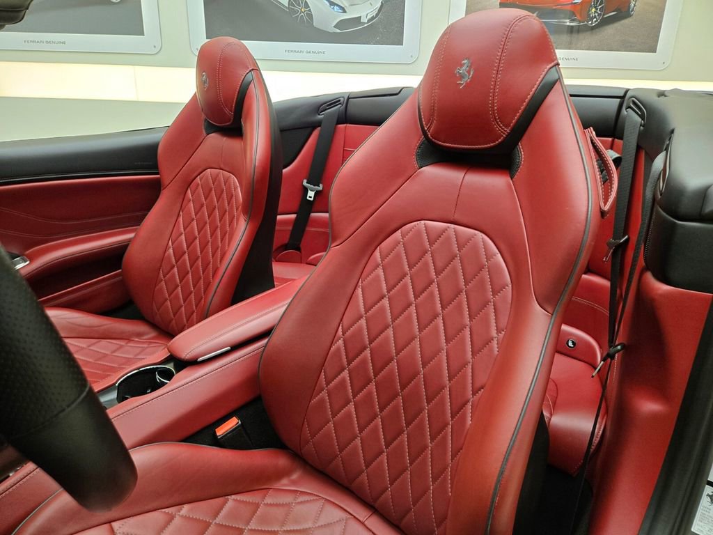 Used 2015 Ferrari California T RWD image 30