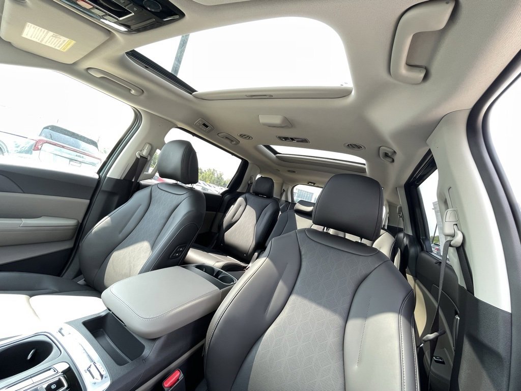 New 2026 Kia Carnival SX image 3