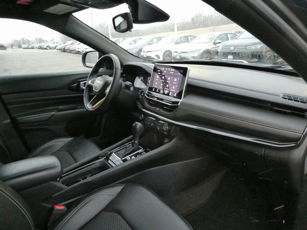 Used 2023 Jeep Compass Altitude AWD/4WD image 36