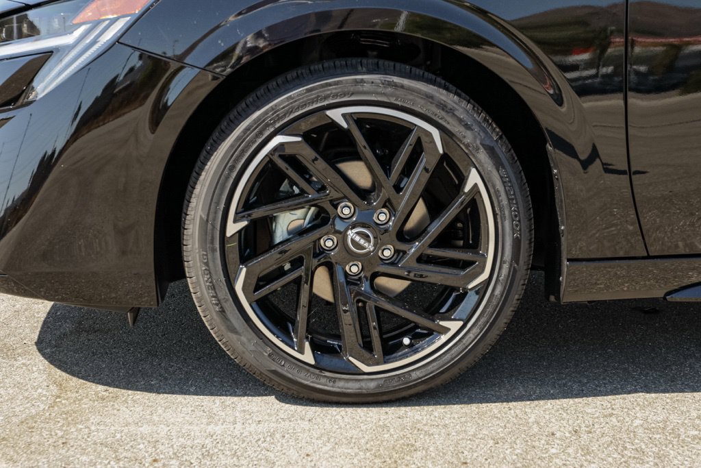 New 2027 Nissan Sentra SR FWD image 12