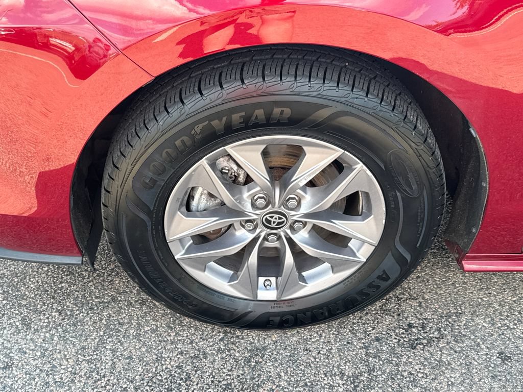 Used 2021 Toyota Sienna LE AWD/4WD image 37