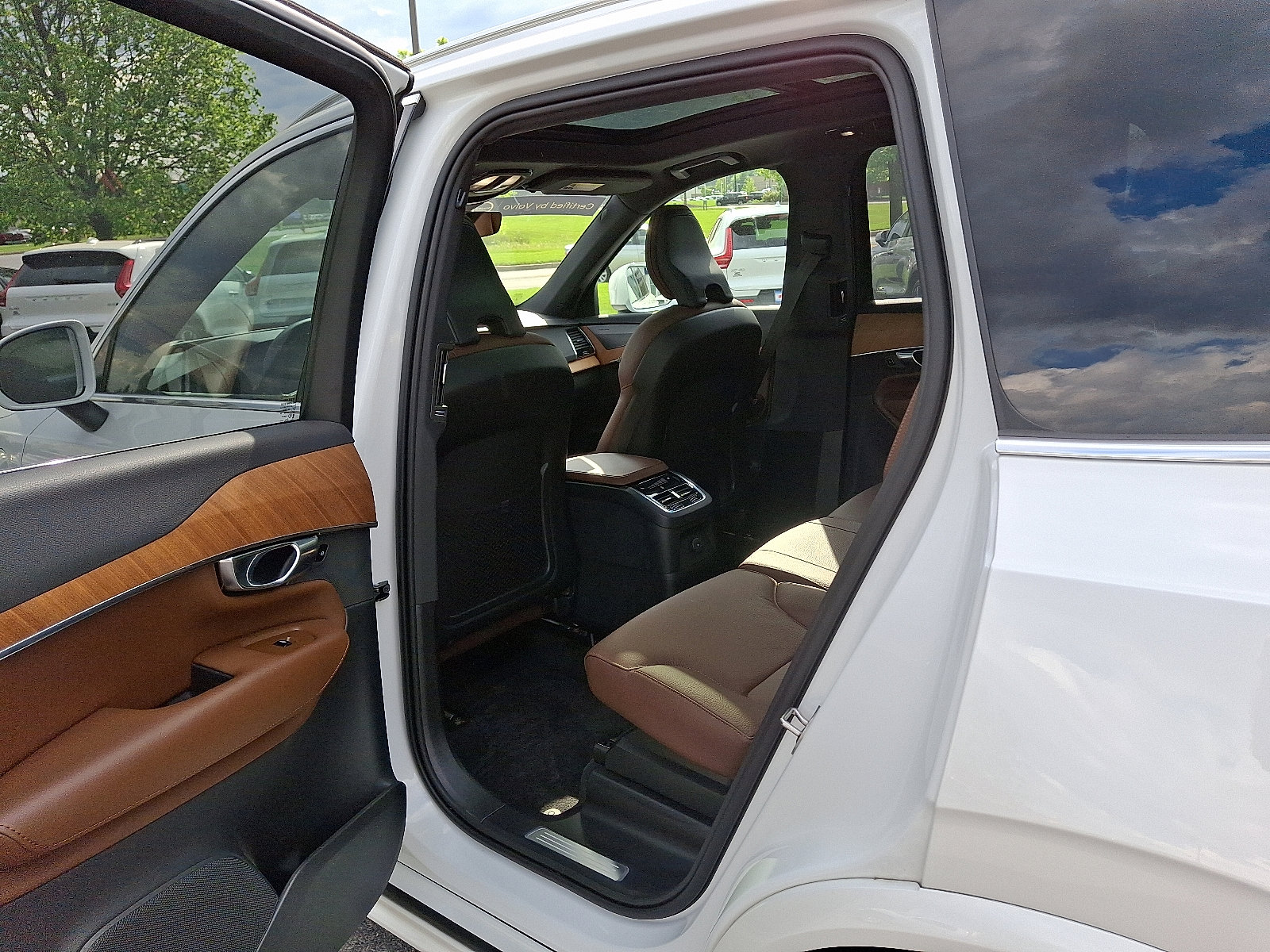 Used 2025 Volvo XC90 T8 Plus image 10