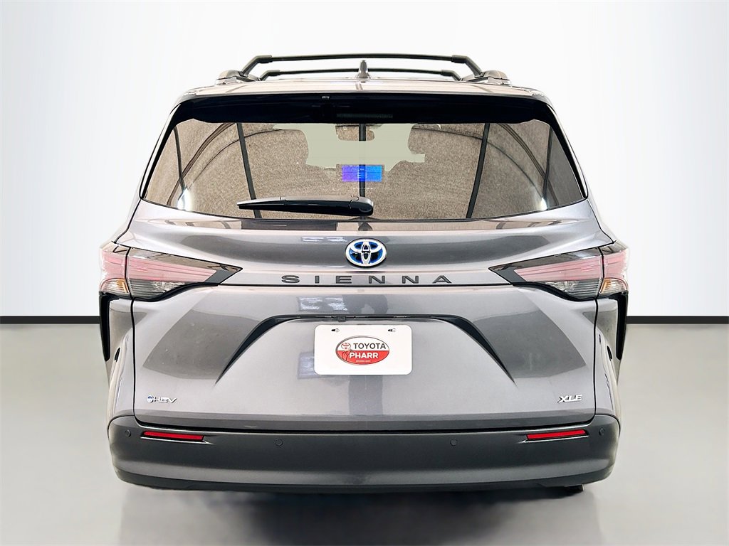 Used 2025 Toyota Sienna XLE image 5
