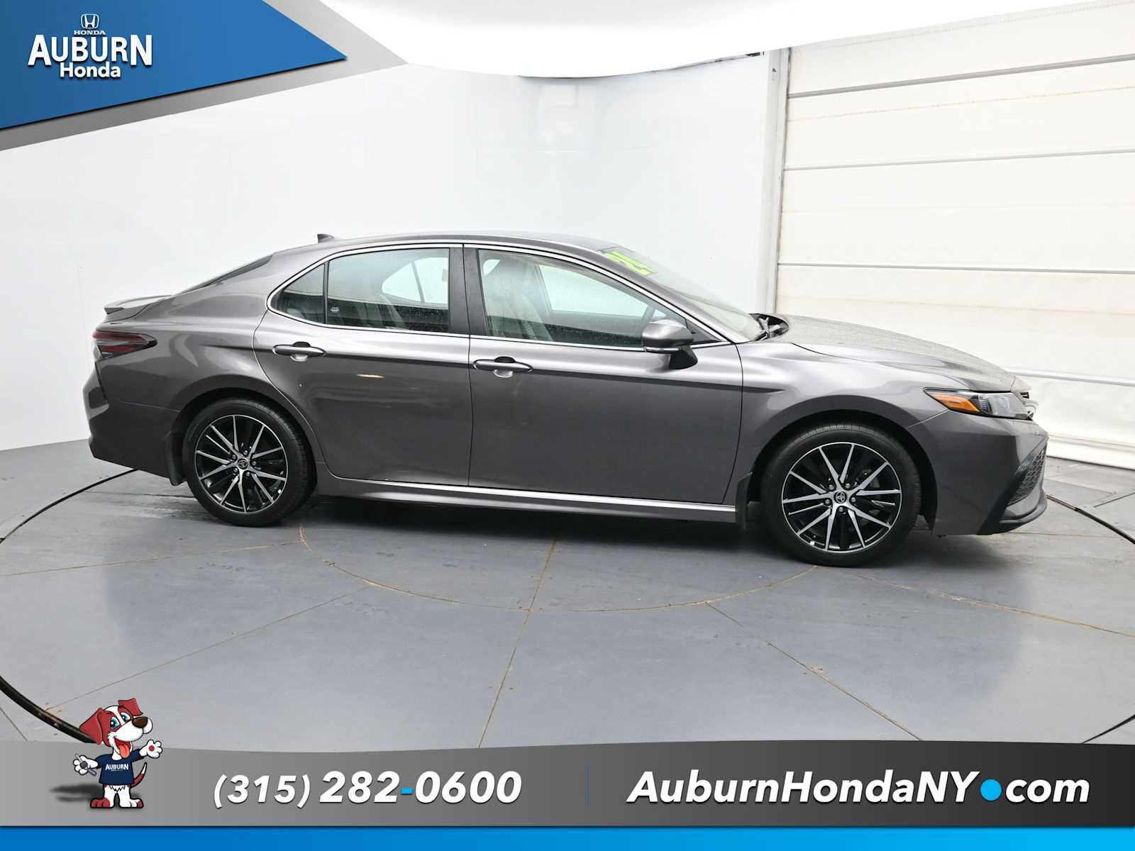 Used 2024 Toyota Camry SE AWD/4WD image 16