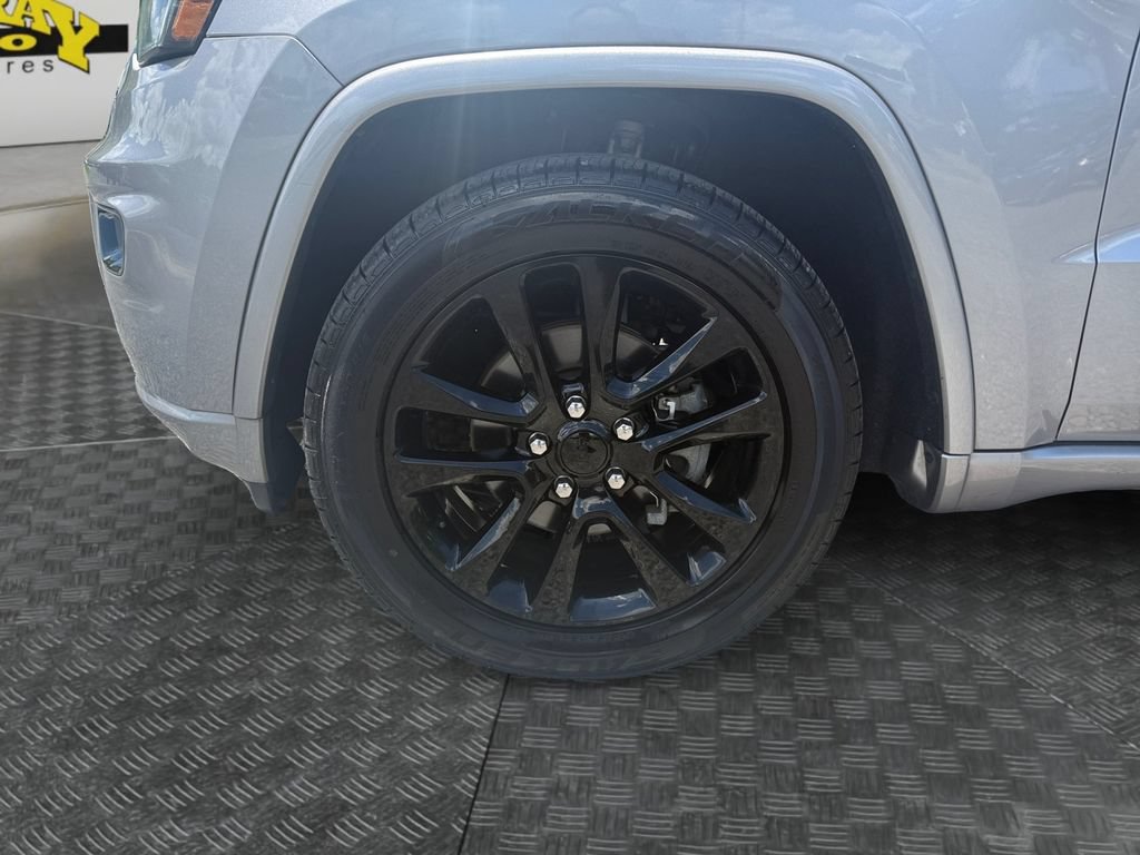 Used 2019 Jeep Grand Cherokee Altitude RWD image 14