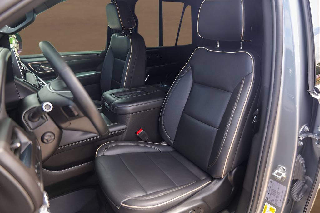 Used 2023 GMC Yukon SLT w/ SLT Luxury Package RWD image 7
