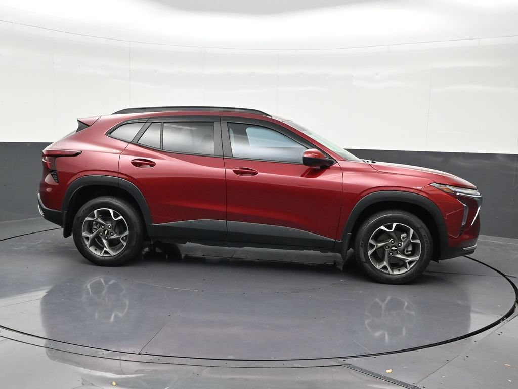 Used 2024 Chevrolet Trax LT FWD image 7
