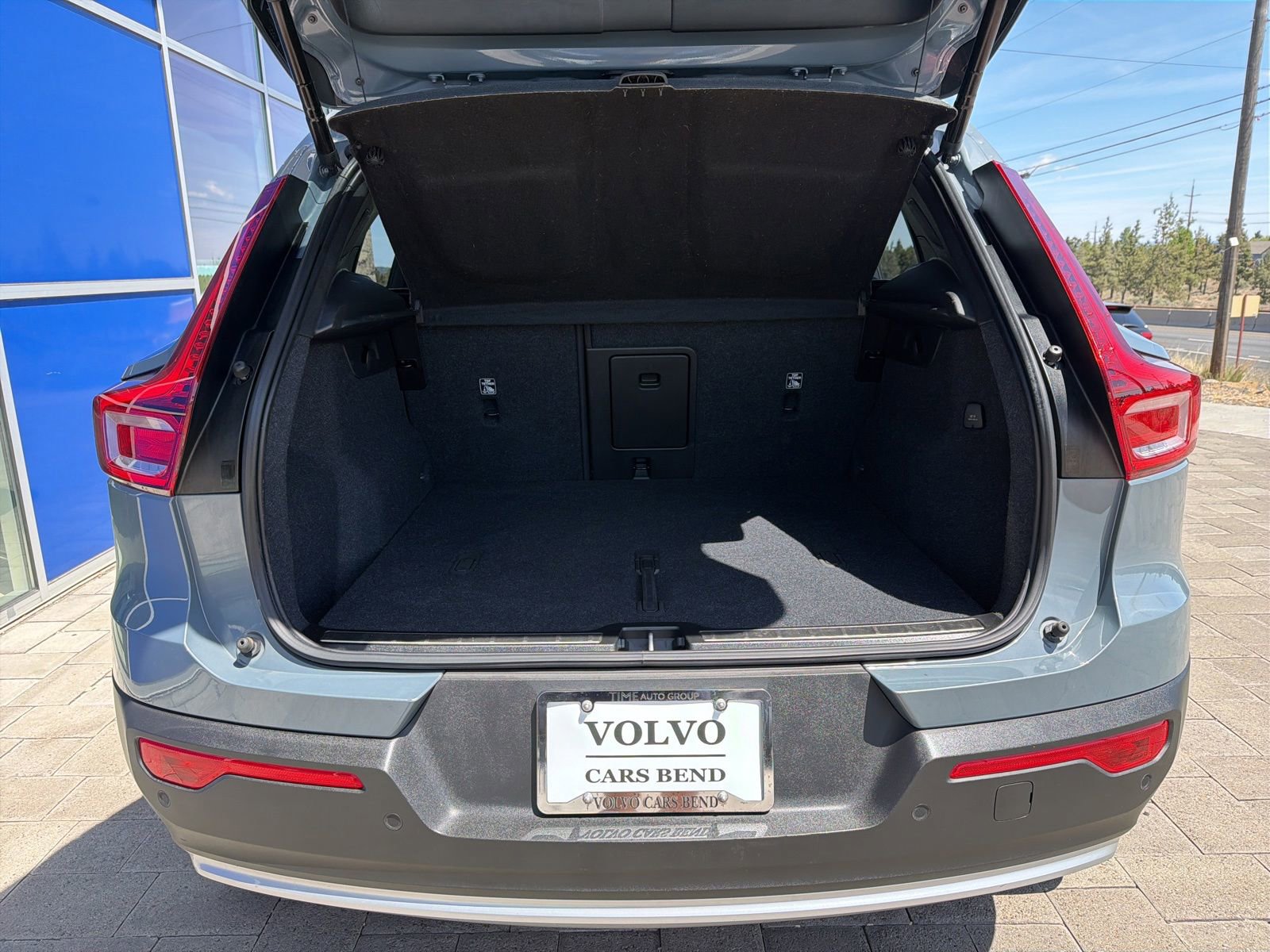 Used 2023 Volvo XC40 B5 Ultimate w/ Protection Package Premier AWD/4WD image 9