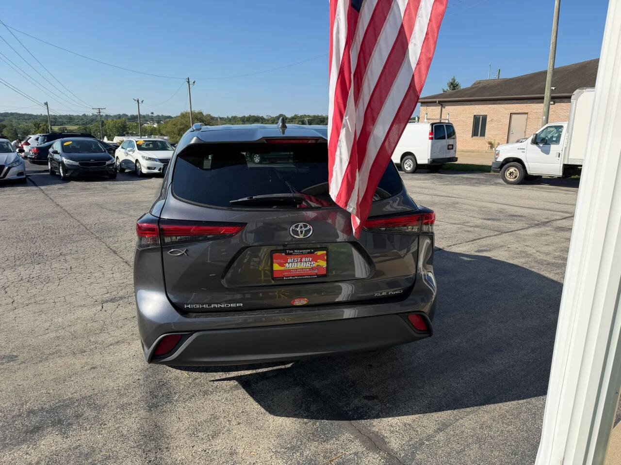Used 2020 Toyota Highlander XLE AWD/4WD image 4