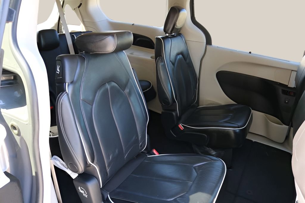 Used 2023 Chrysler Pacifica Limited image 18
