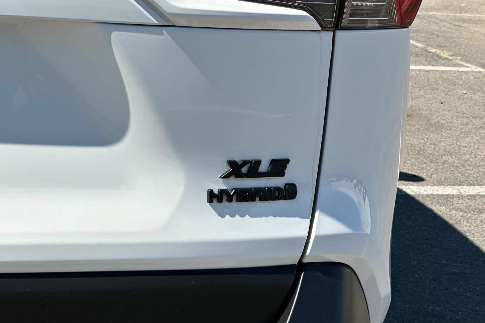 Used 2021 Toyota RAV4 XLE w/ Convenience Package AWD/4WD image 27