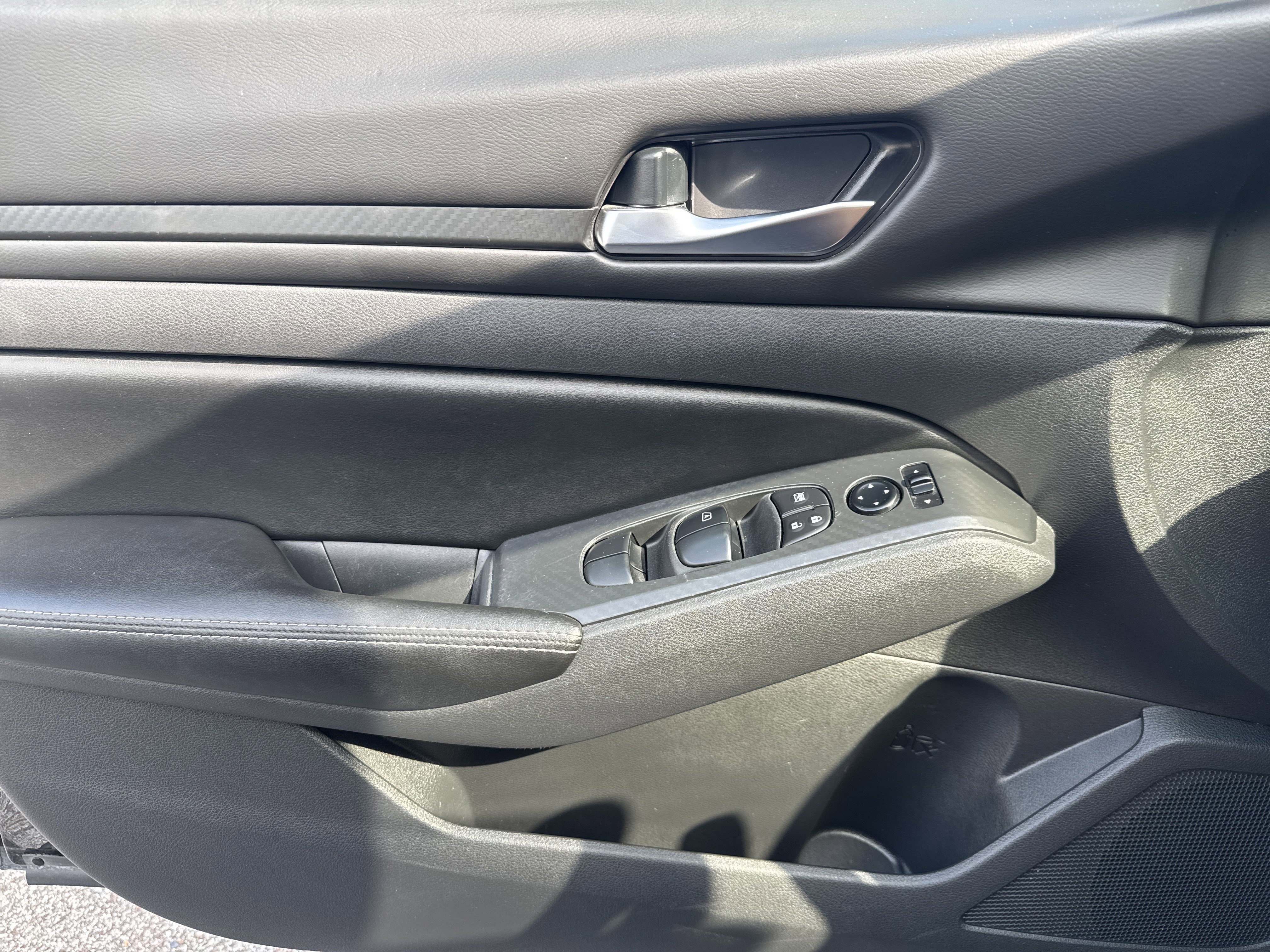 Used 2024 Nissan Altima 2.5 SV image 14