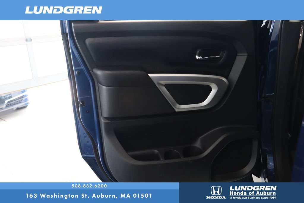 Used 2019 Nissan Titan SV AWD/4WD image 12