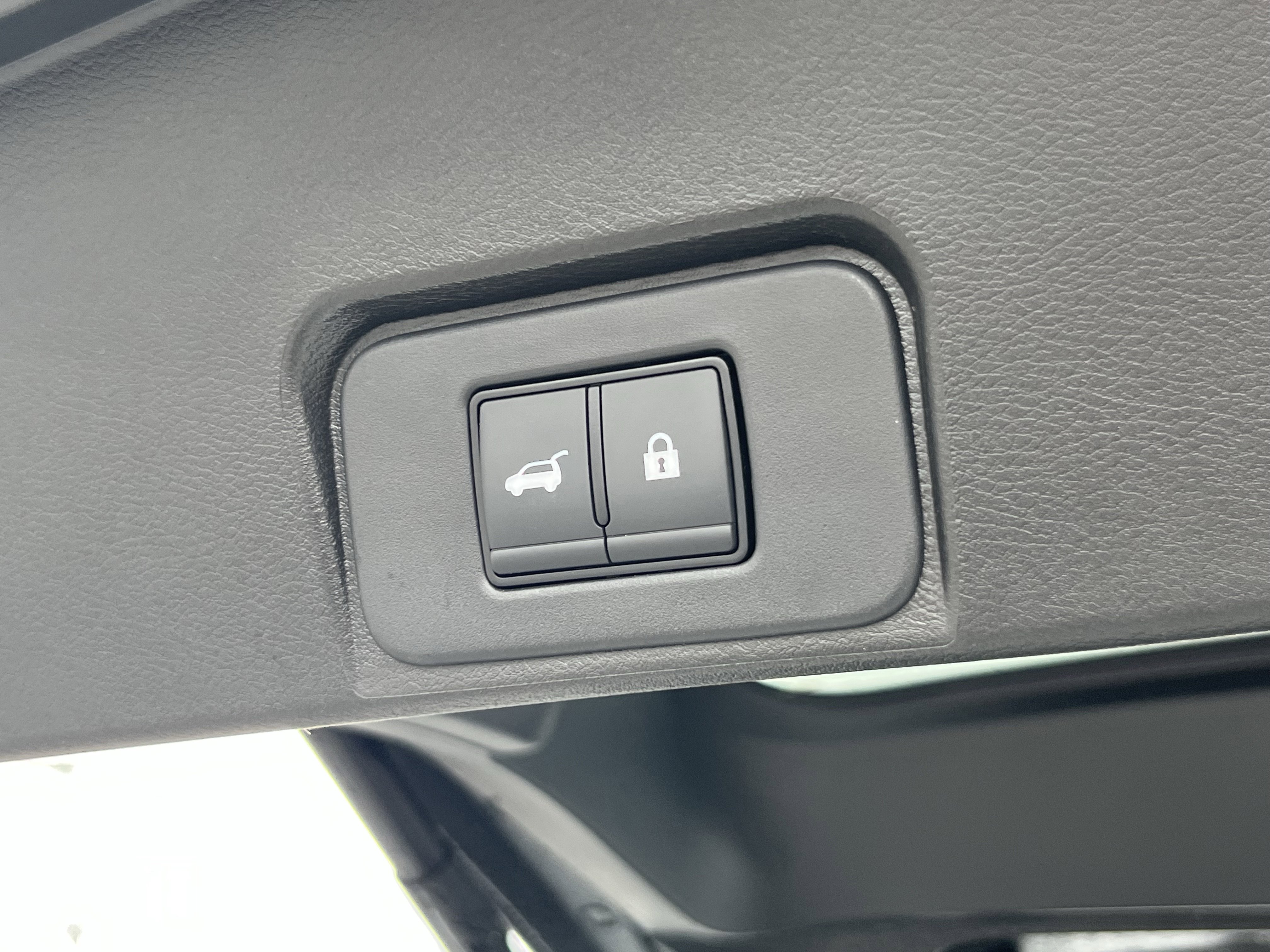 Used 2024 Nissan Rogue SL image 6