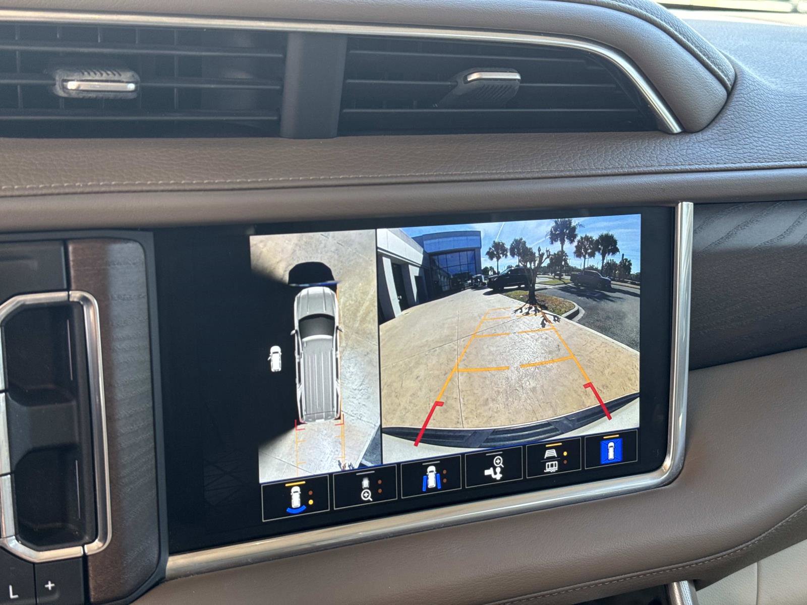 Used 2022 GMC Yukon XL Denali w/ Denali Premium Package image 28