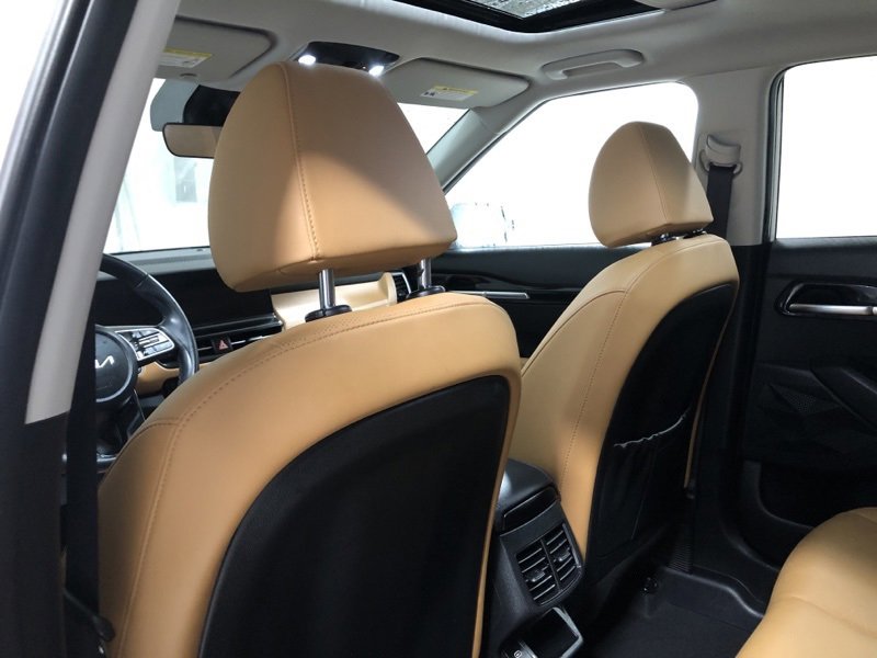 Used 2024 Kia Seltos EX image 17