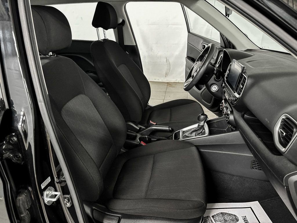Used 2020 Hyundai Venue SE image 11