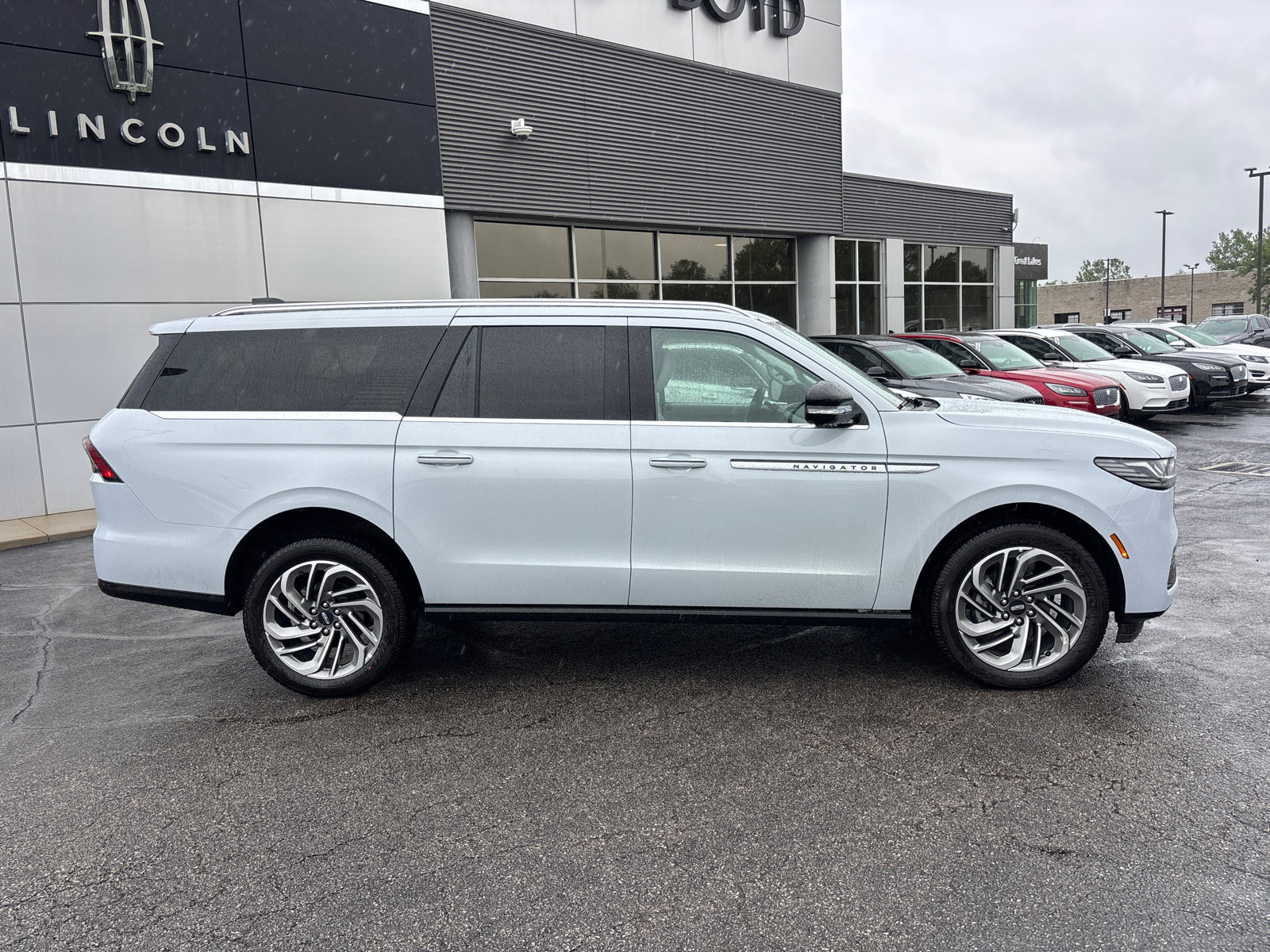 New 2026 Lincoln Navigator L Reserve AWD/4WD image 8