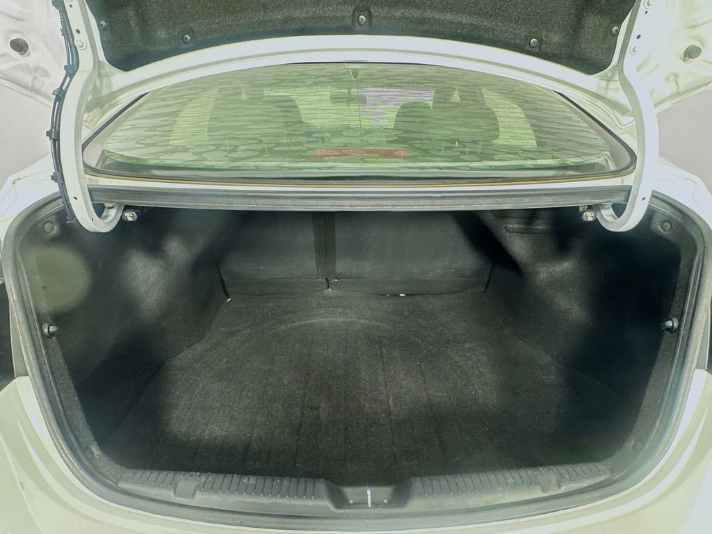 Used 2013 Hyundai Elantra GLS w/ Preferred Pkg image 28