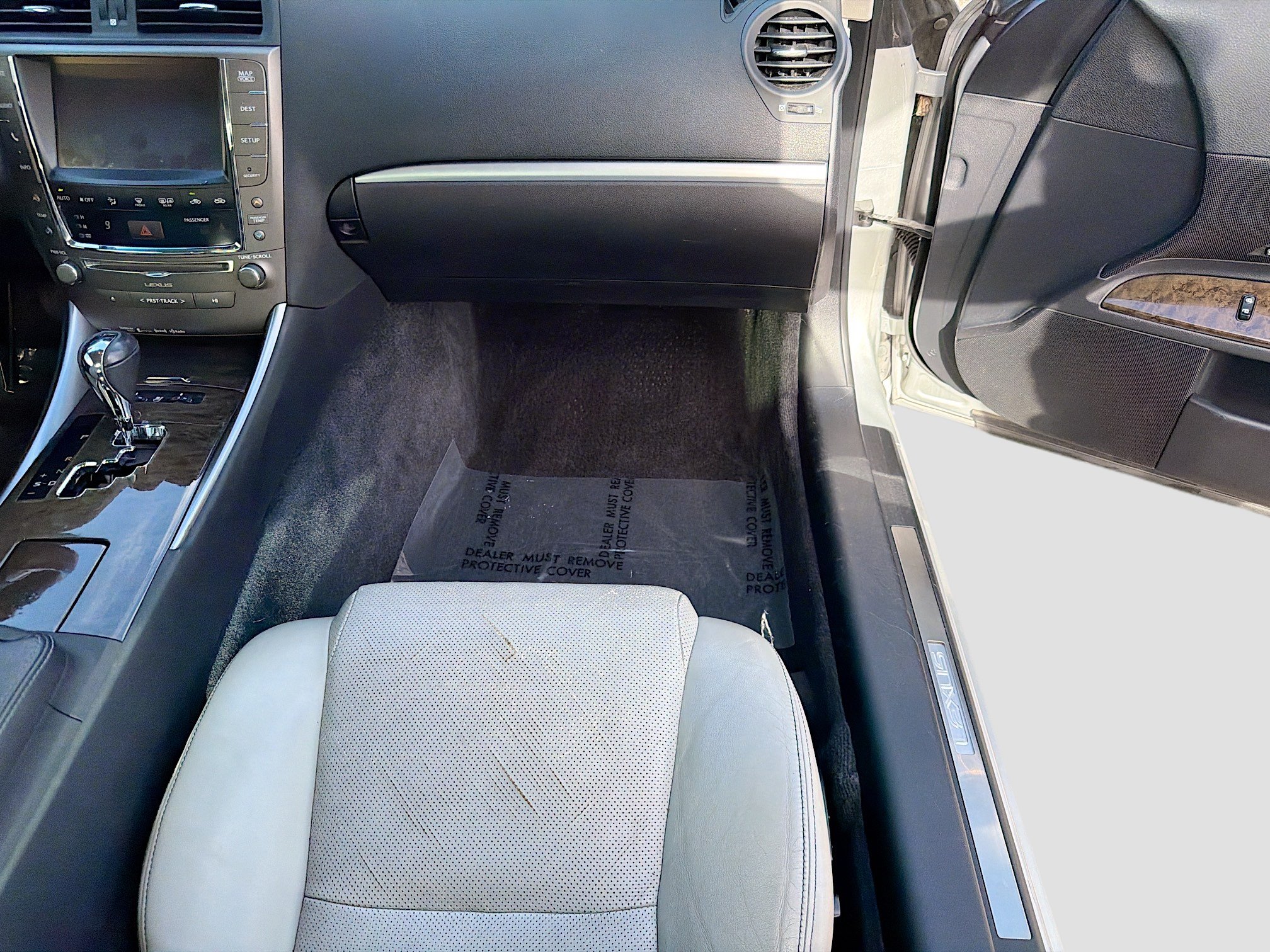 Used 2015 Lexus IS 250C w/ Luxury Package RWD image 17
