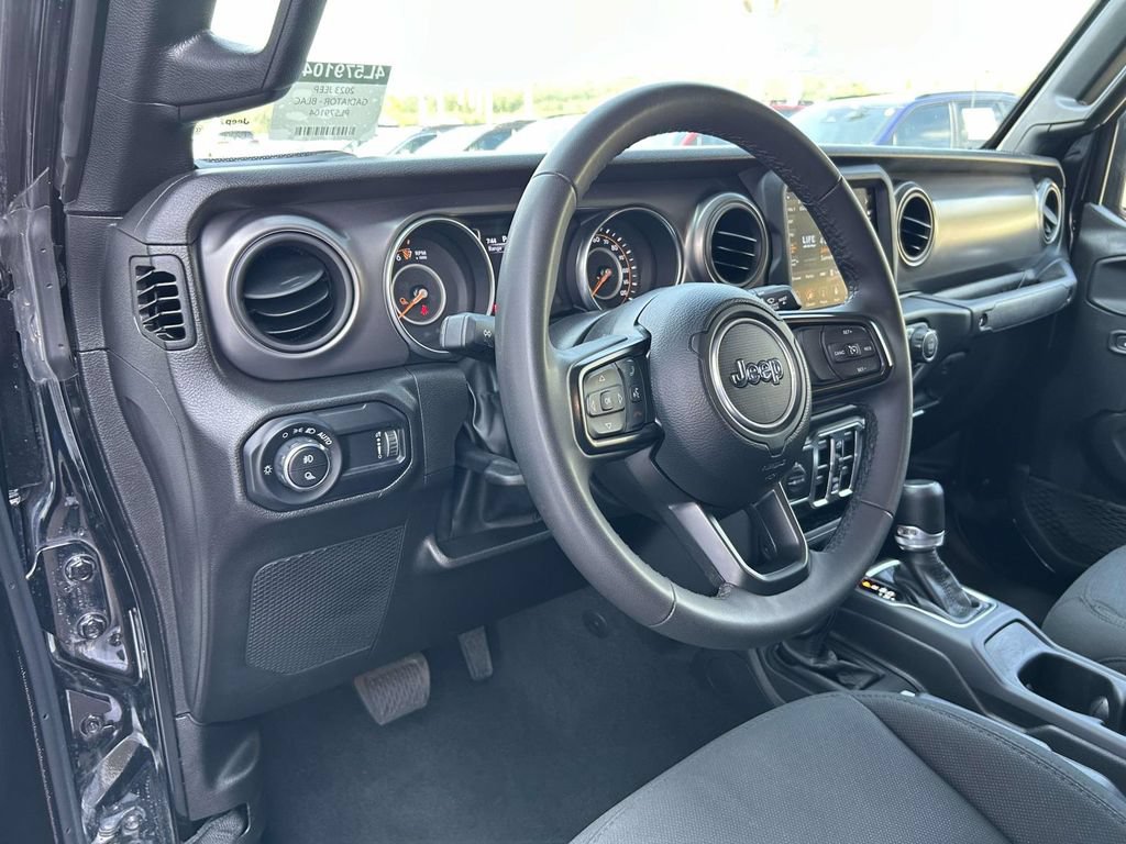 Used 2023 Jeep Gladiator Sport AWD/4WD image 8
