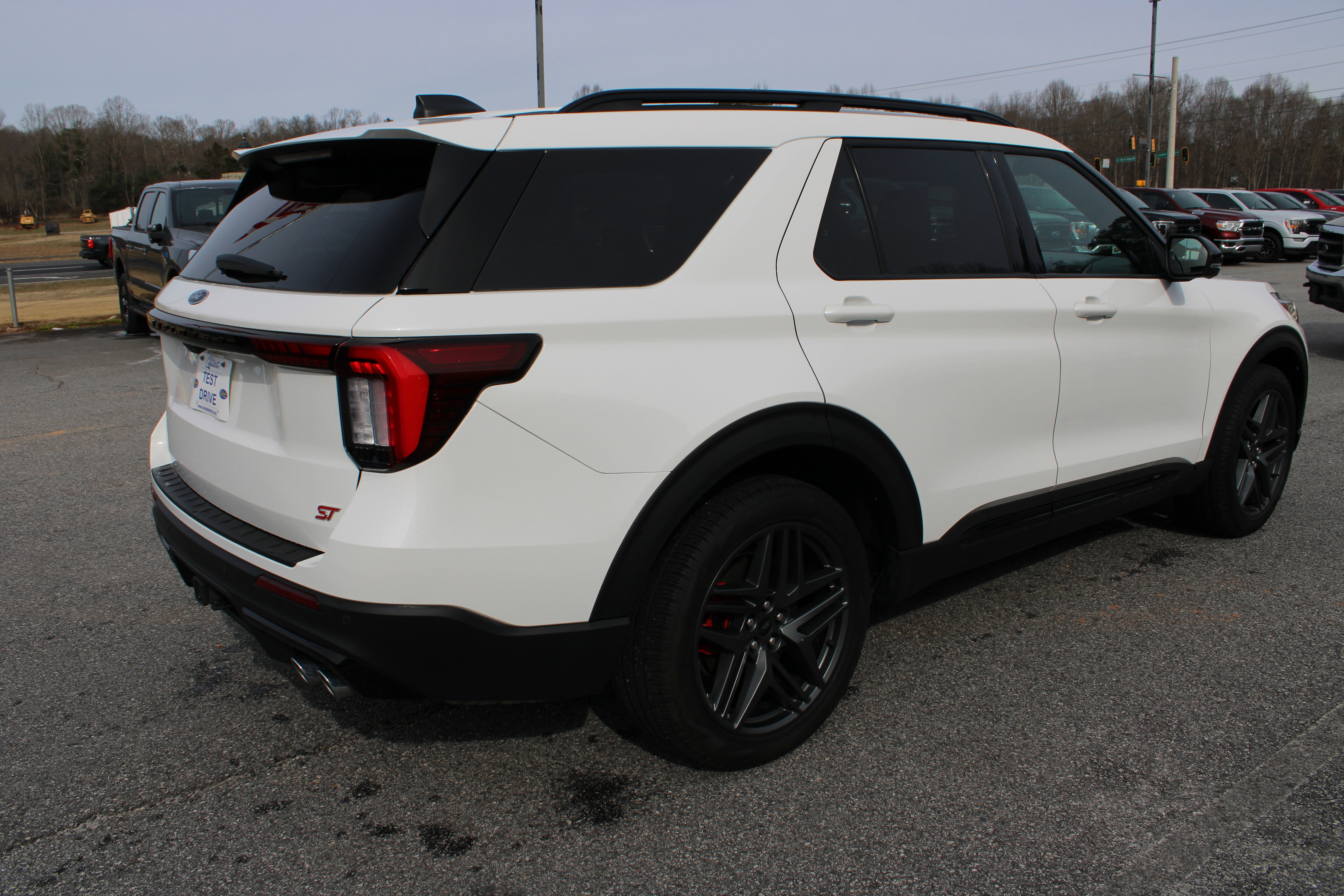 Used 2025 Ford Explorer ST image 6