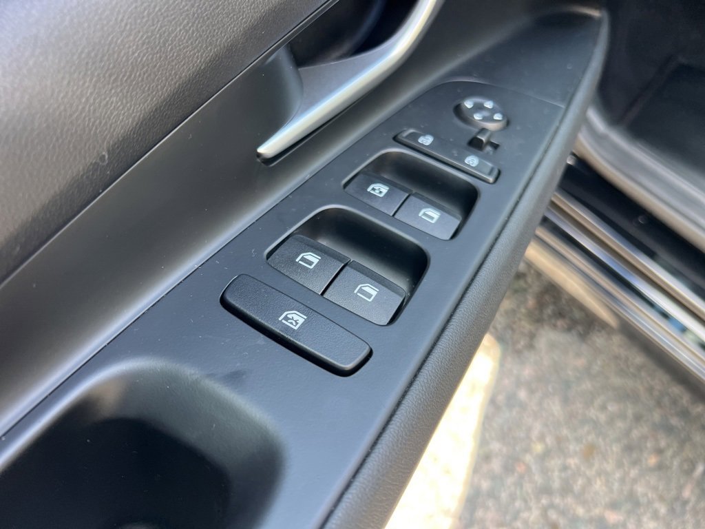 Used 2022 Hyundai Elantra Limited image 11